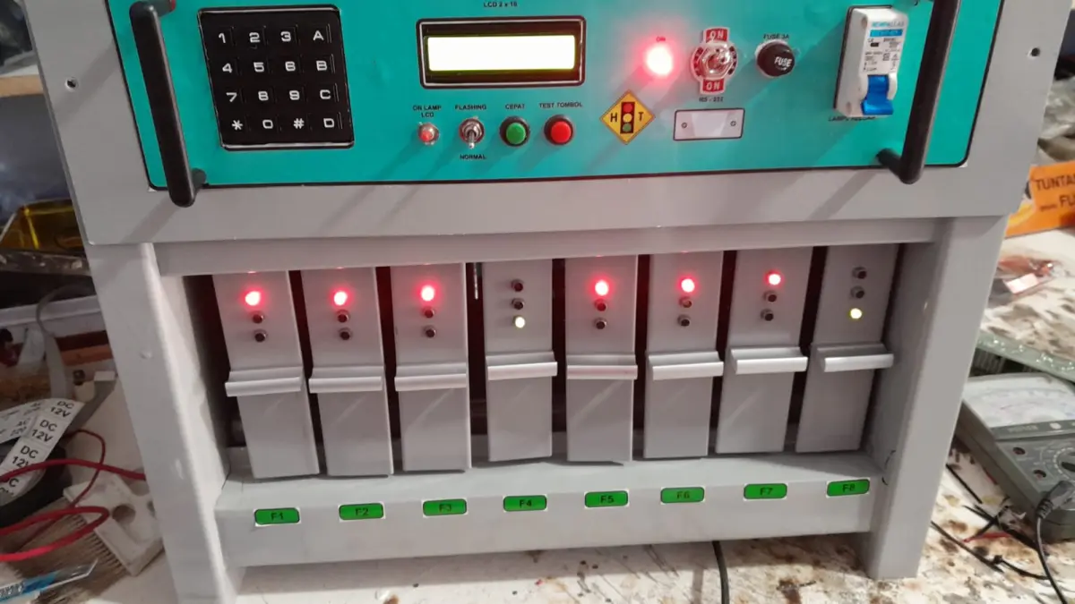 Controller Lampu Traffic Light 3 / 4 simpang
