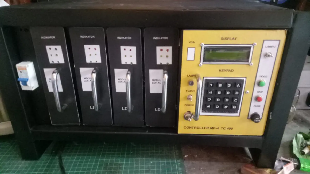 Controller Lampu Traffic Light 3 / 4 simpang